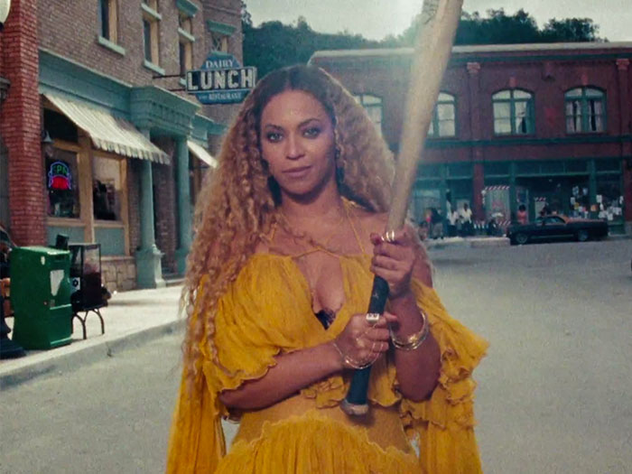 BEYONCE AND JAY-Z HAVE TAKEN THEIR RINGS OFF