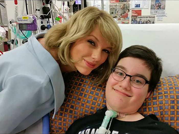 Taylor Swift Visits Children's Hospital in Australia