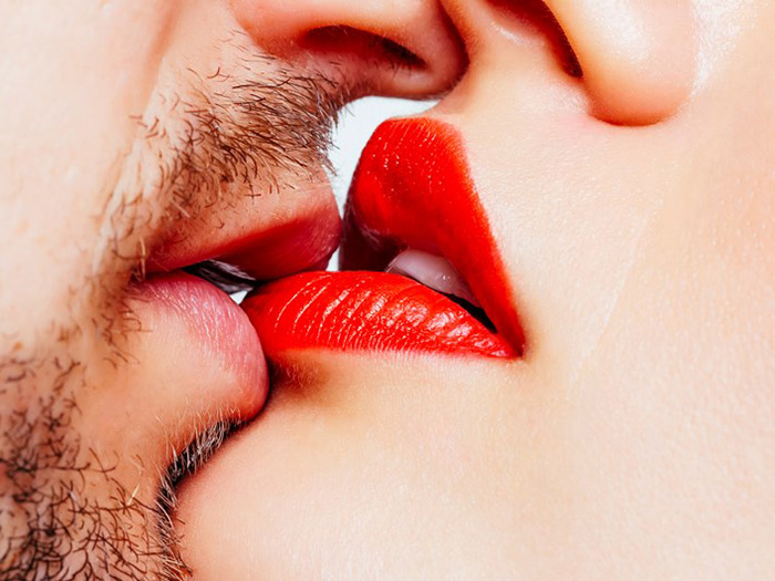 Super kinky ways to tease your woman in bed!