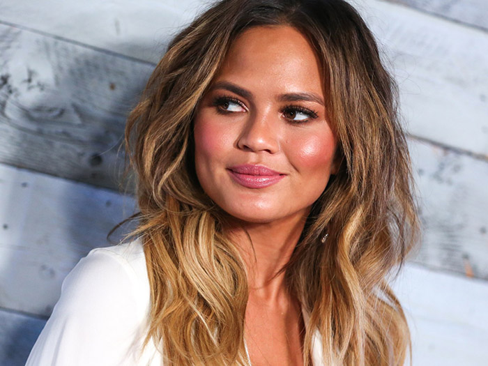Chrissy Teigen’s Red Carpet Look Tutorial Made our Day