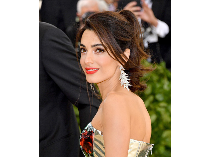 HOW TO CREATE AMAL CLOONEY’S MAKEUP LOOK AT THE 2018 MET GALA