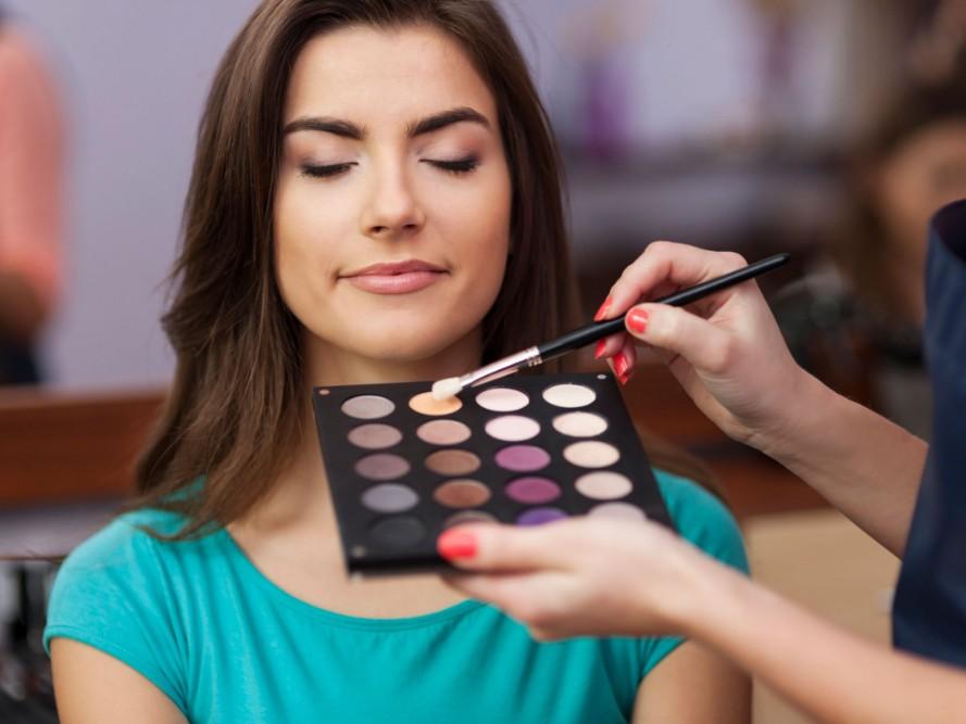 Every Lebanese woman should have these in her Make Up bag